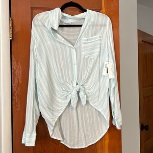 ✨Flash Sale✨ Abound Long Sleeve Button Down Top!